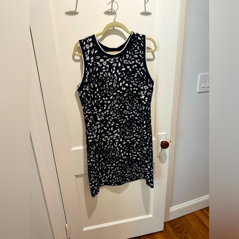 EUC Vince Camuto sheath dress